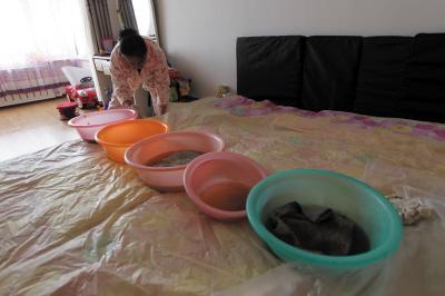 昌都楼上漏水，住户失联，小区没物管，业主维权难！律师来支招……